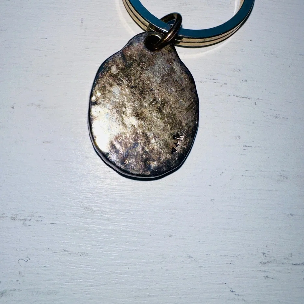Vintage V+A Victoria and Albert Museum Angel Keychain Silver Tone Hammered Metal